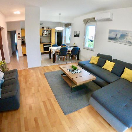 Sunny Apartment By The Beach Kastel Stafilic Ngoại thất bức ảnh