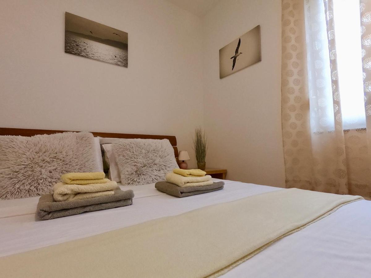 Sunny Apartment By The Beach Kastel Stafilic Ngoại thất bức ảnh