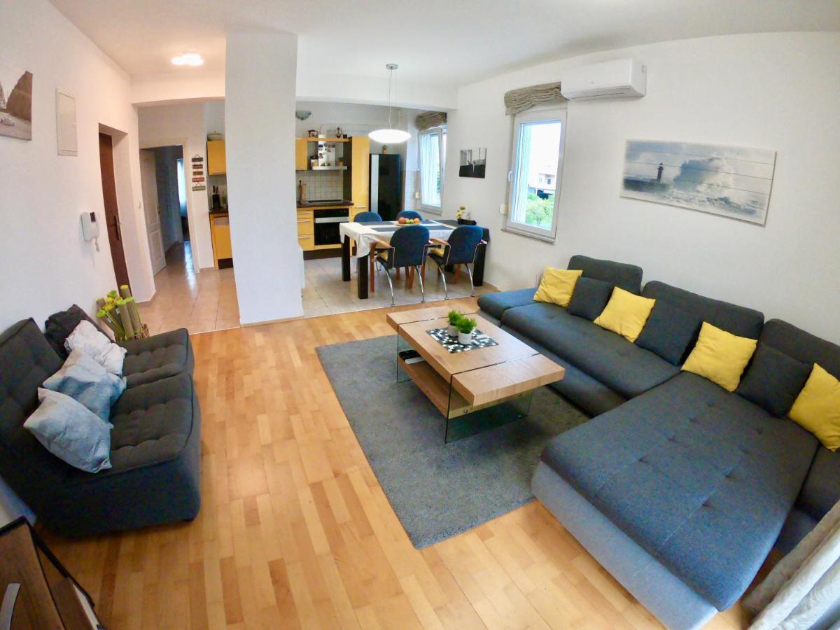 Sunny Apartment By The Beach Kastel Stafilic Ngoại thất bức ảnh