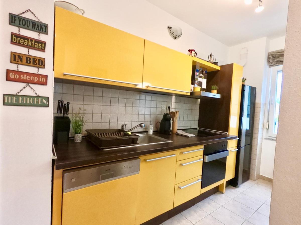 Sunny Apartment By The Beach Kastel Stafilic Ngoại thất bức ảnh