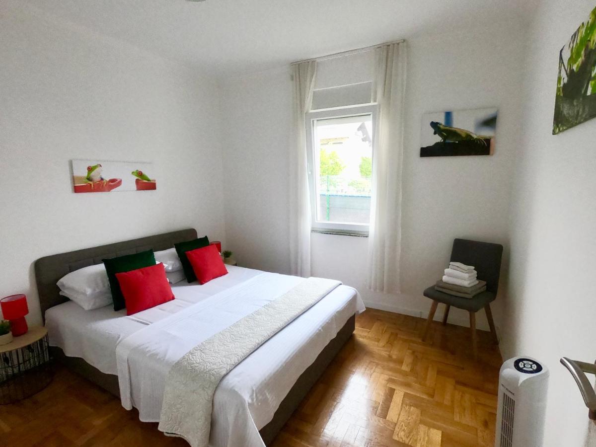 Sunny Apartment By The Beach Kastel Stafilic Ngoại thất bức ảnh