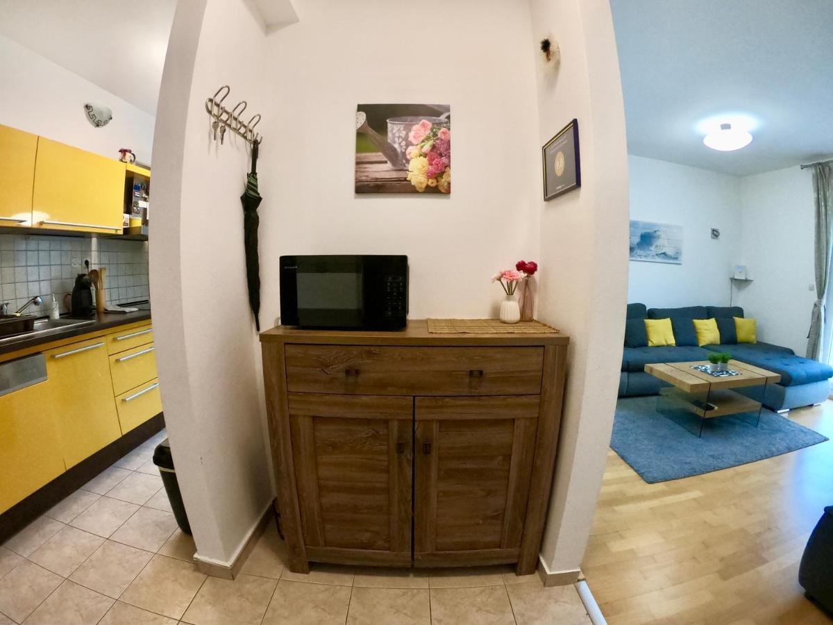 Sunny Apartment By The Beach Kastel Stafilic Ngoại thất bức ảnh